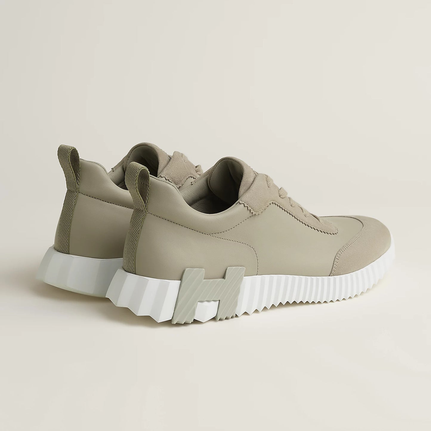 Bouncing Sneaker