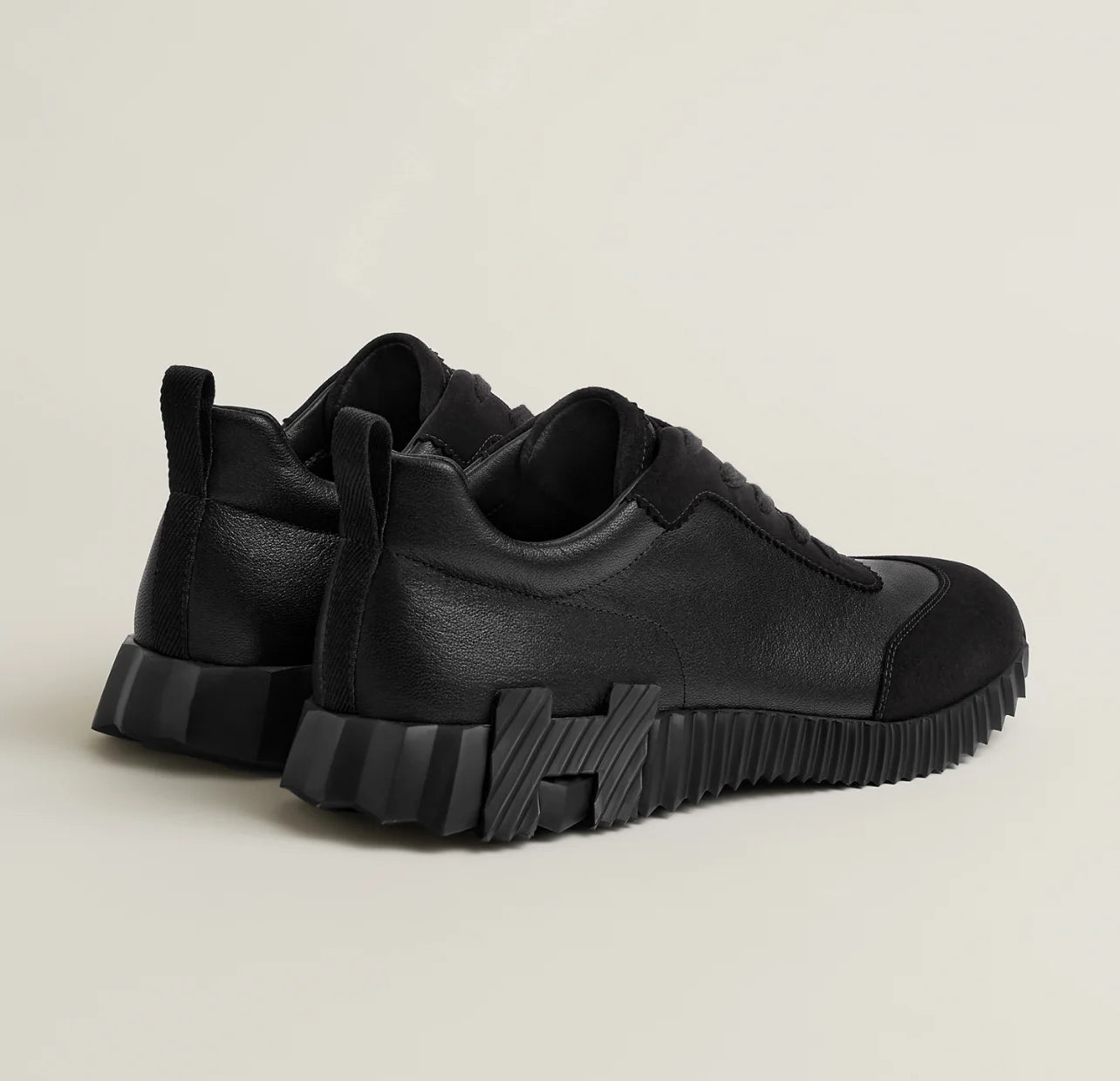 Bouncing Sneaker