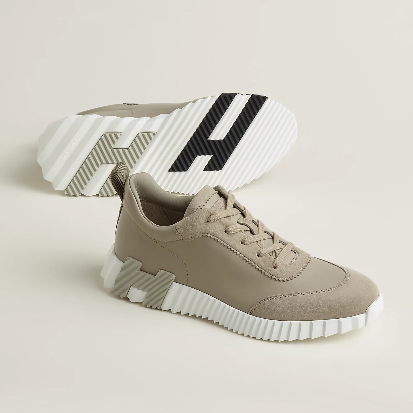Bouncing Sneaker